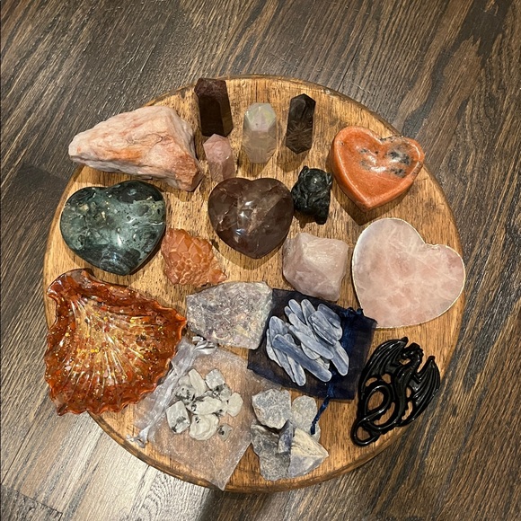 2/$20 Crystal Carvings, Hearts, and Towers Oh My! - Picture 2 of 16